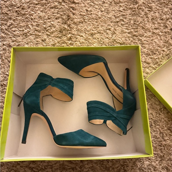 Gianni Bini Teal Pointed Heels - Picture 1 of 7